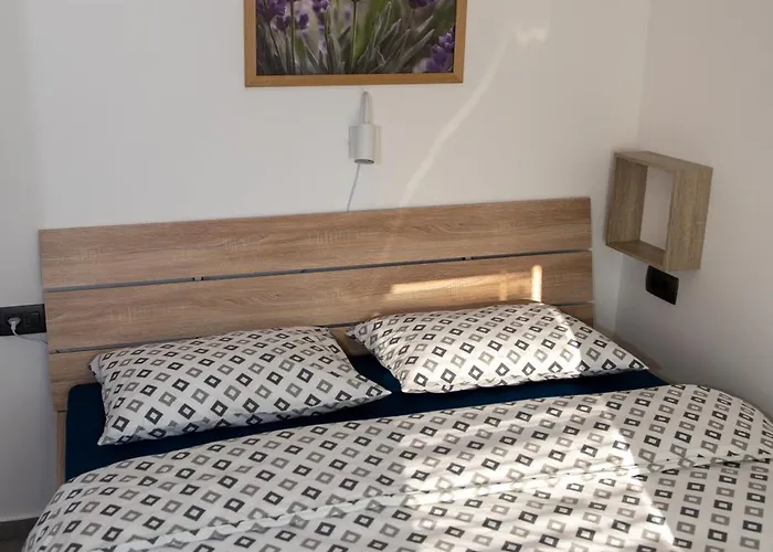 Pr' Uzlejbvih Appartement *